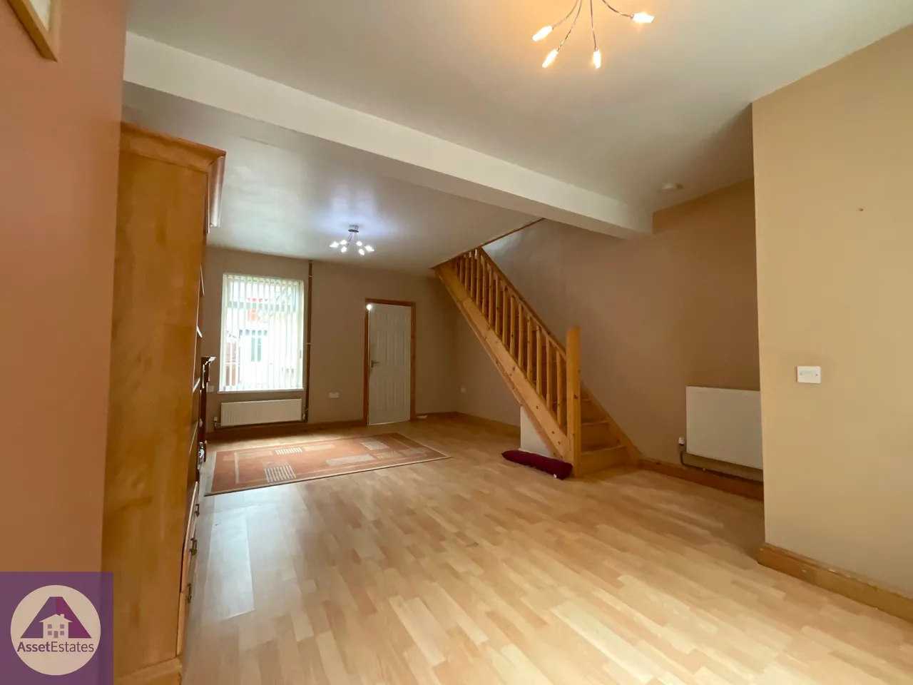 Griffin Street, Six Bells, photo 6