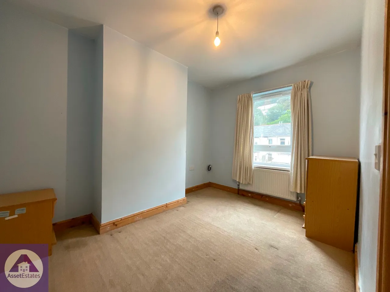 Griffin Street, Six Bells, photo 7
