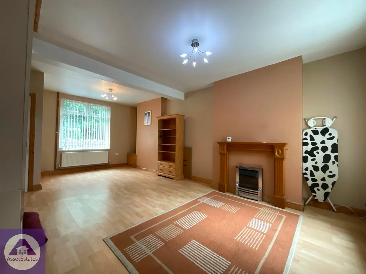 Griffin Street, Six Bells, photo 4