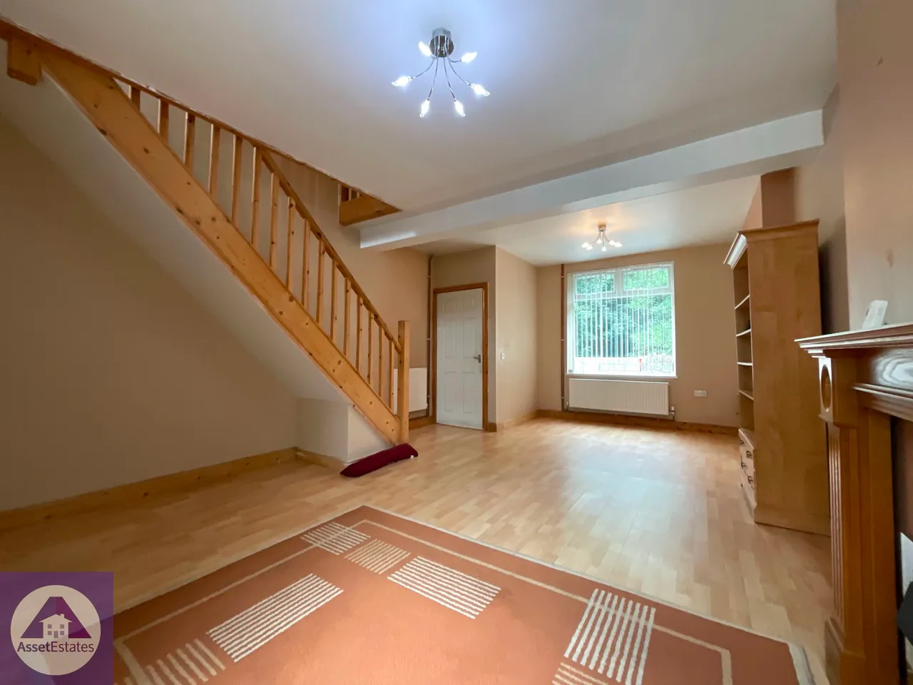 Griffin Street, Six Bells, photo 5