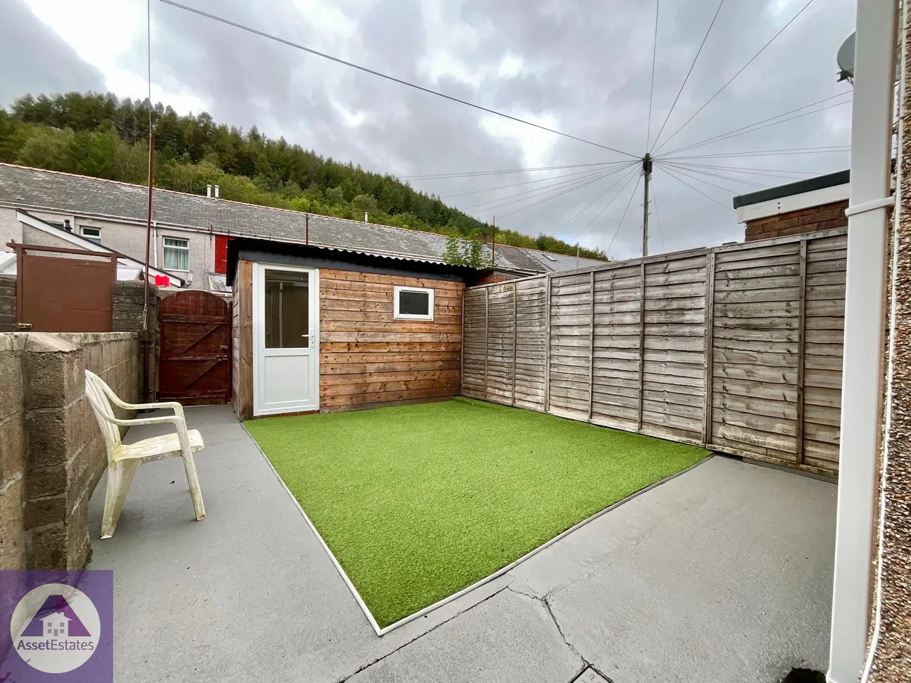 Griffin Street, Six Bells, photo 12