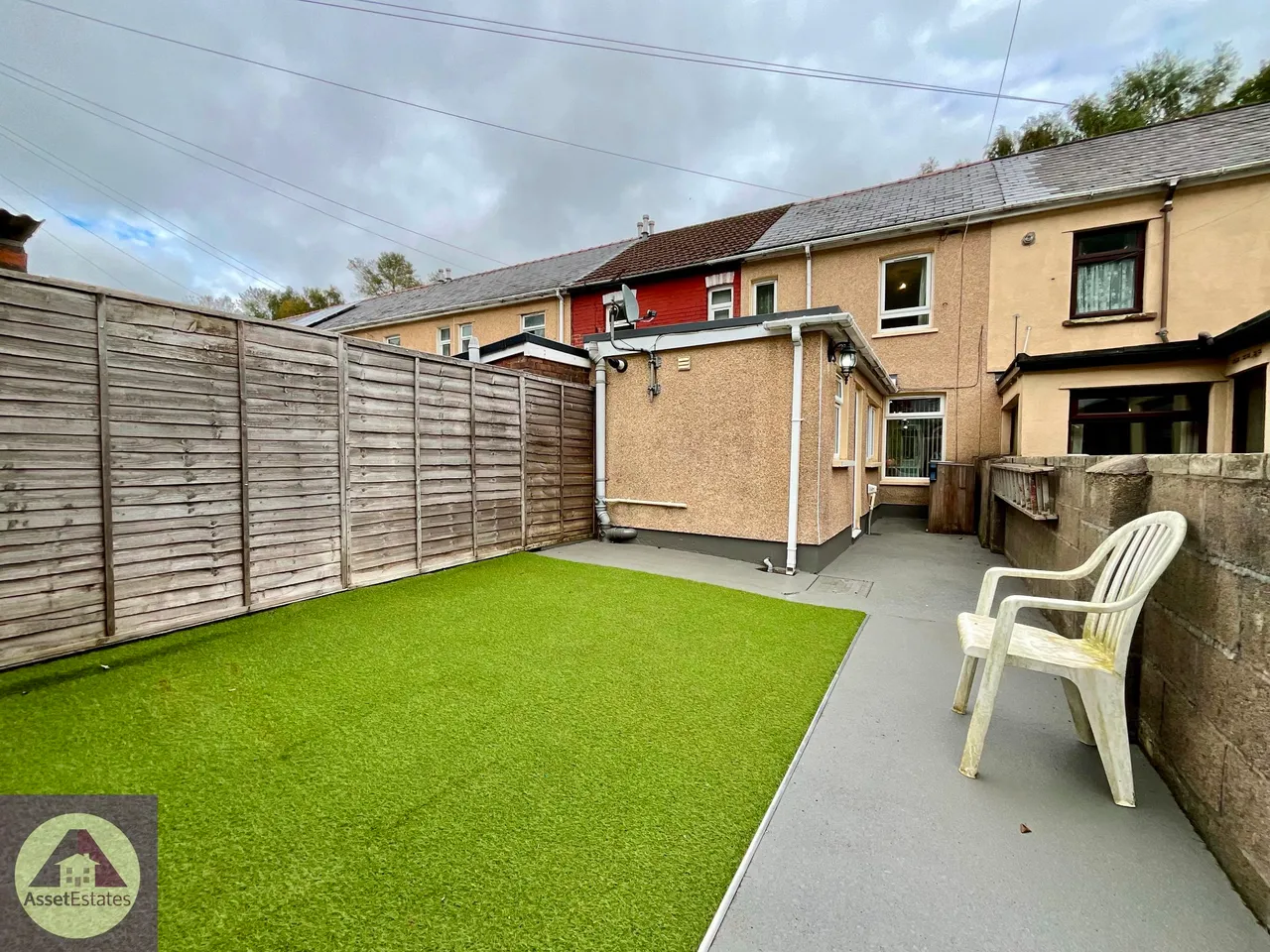 Griffin Street, Six Bells, photo 13