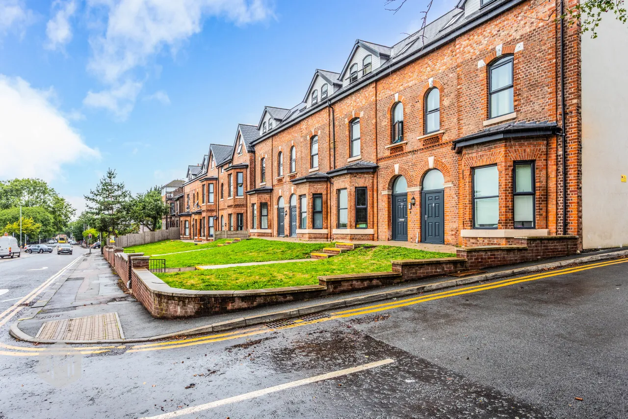 2 bed house for sale — Apartment 1, Queens Terrace, 185 Great Cheetham Street West, Salford, M7 2DW