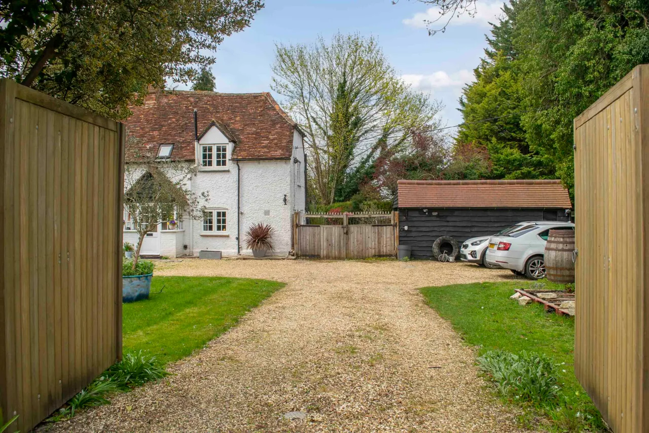 Littlegate Aylesbury Road, Askett, HP27, photo 11
