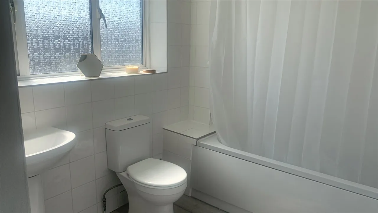Westlands Close, Hayes, UB3, photo 5