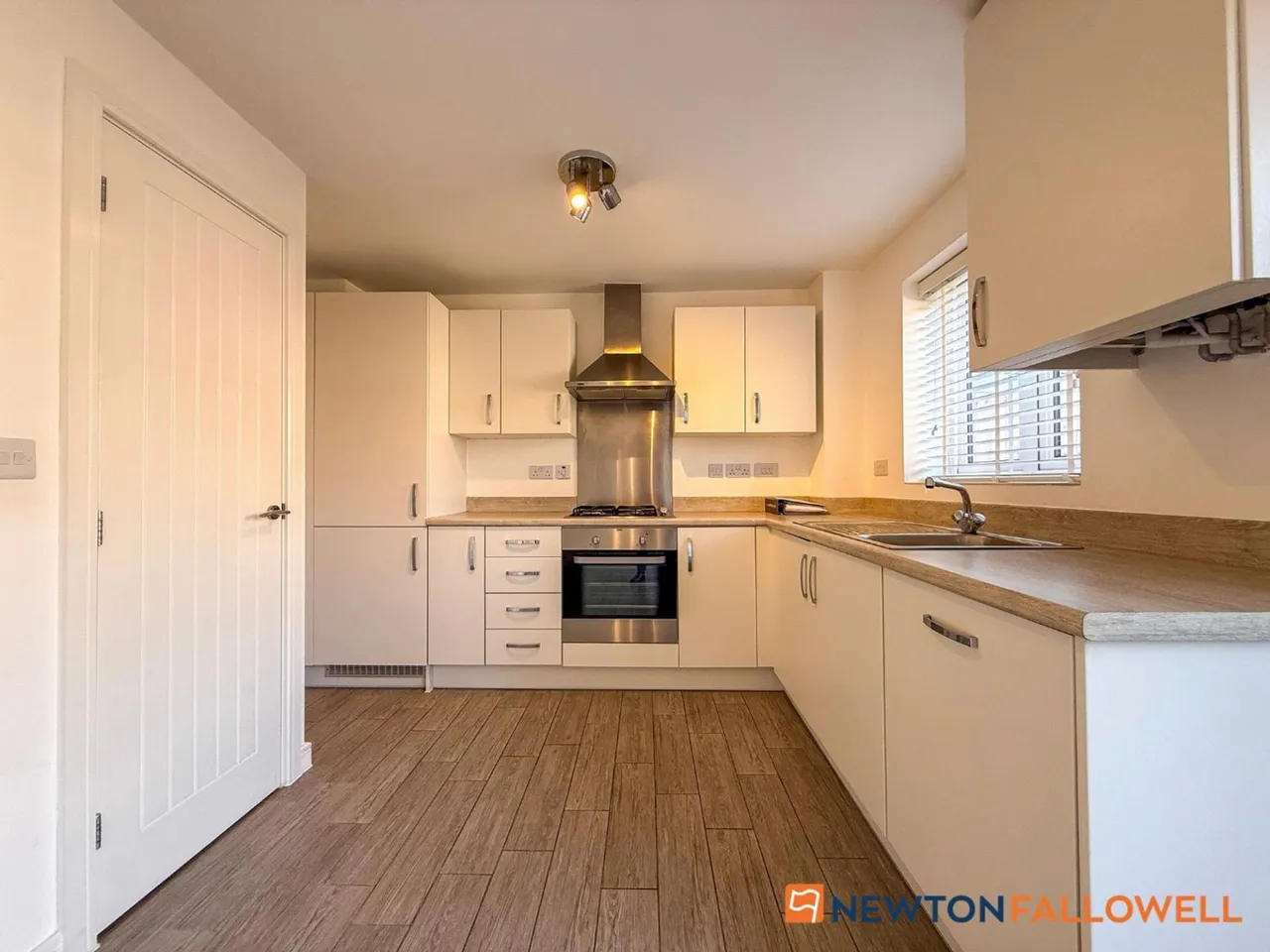 Charters Drive, Middlebeck, NG24, photo 6