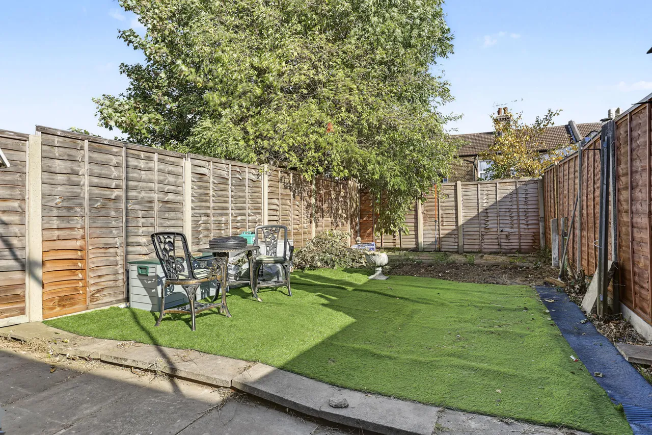 Thornaby Gardens, London, N18, photo 7