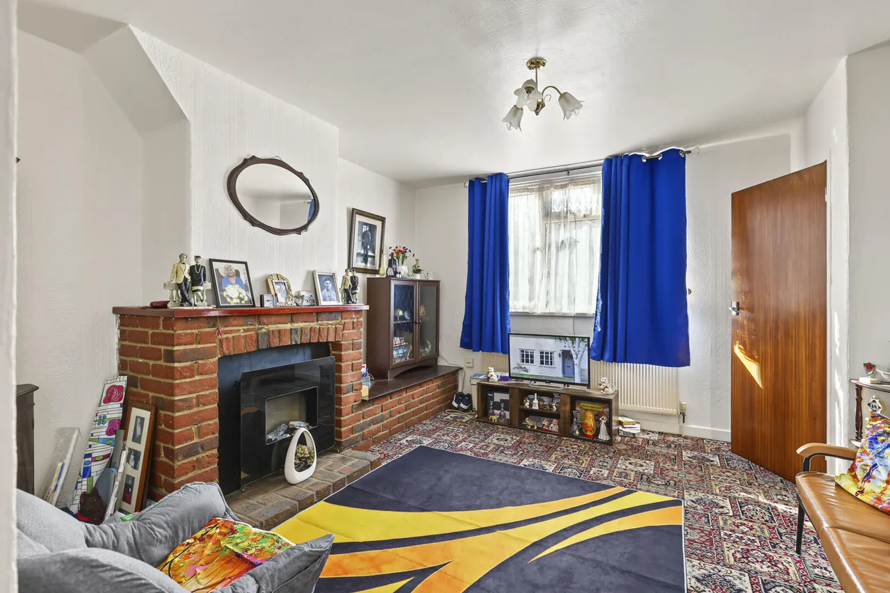 Thornaby Gardens, London, N18, photo 3