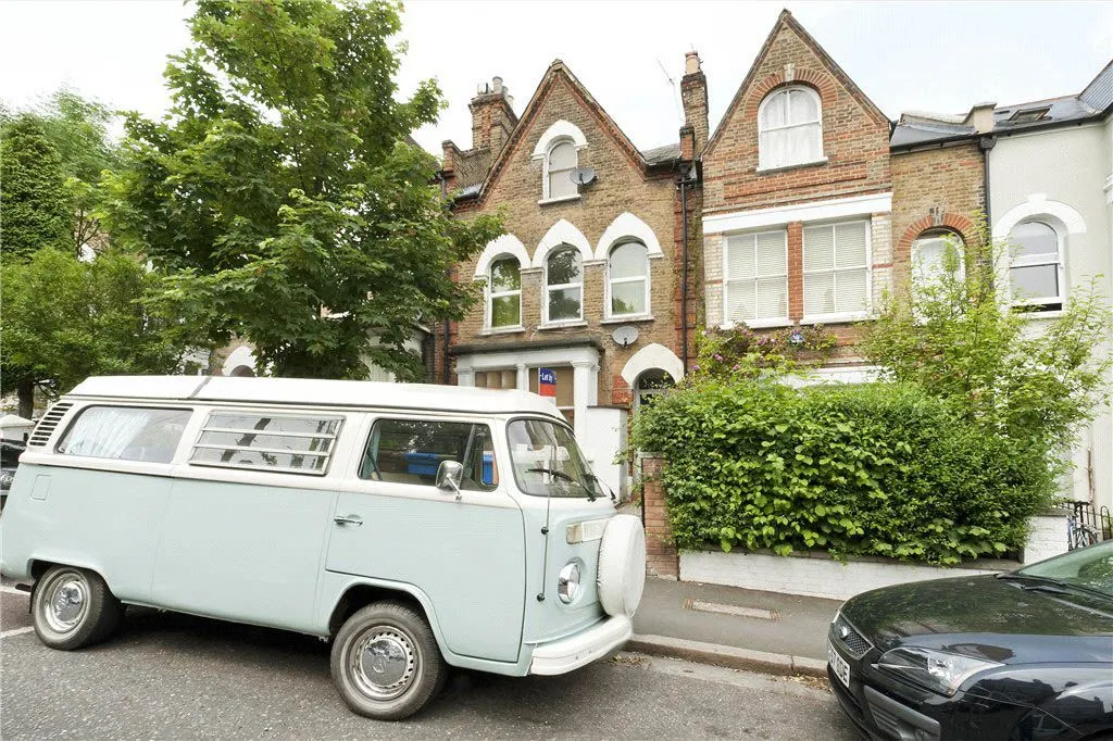 2 bed flat to rent — 35a Grove Hill Road, London