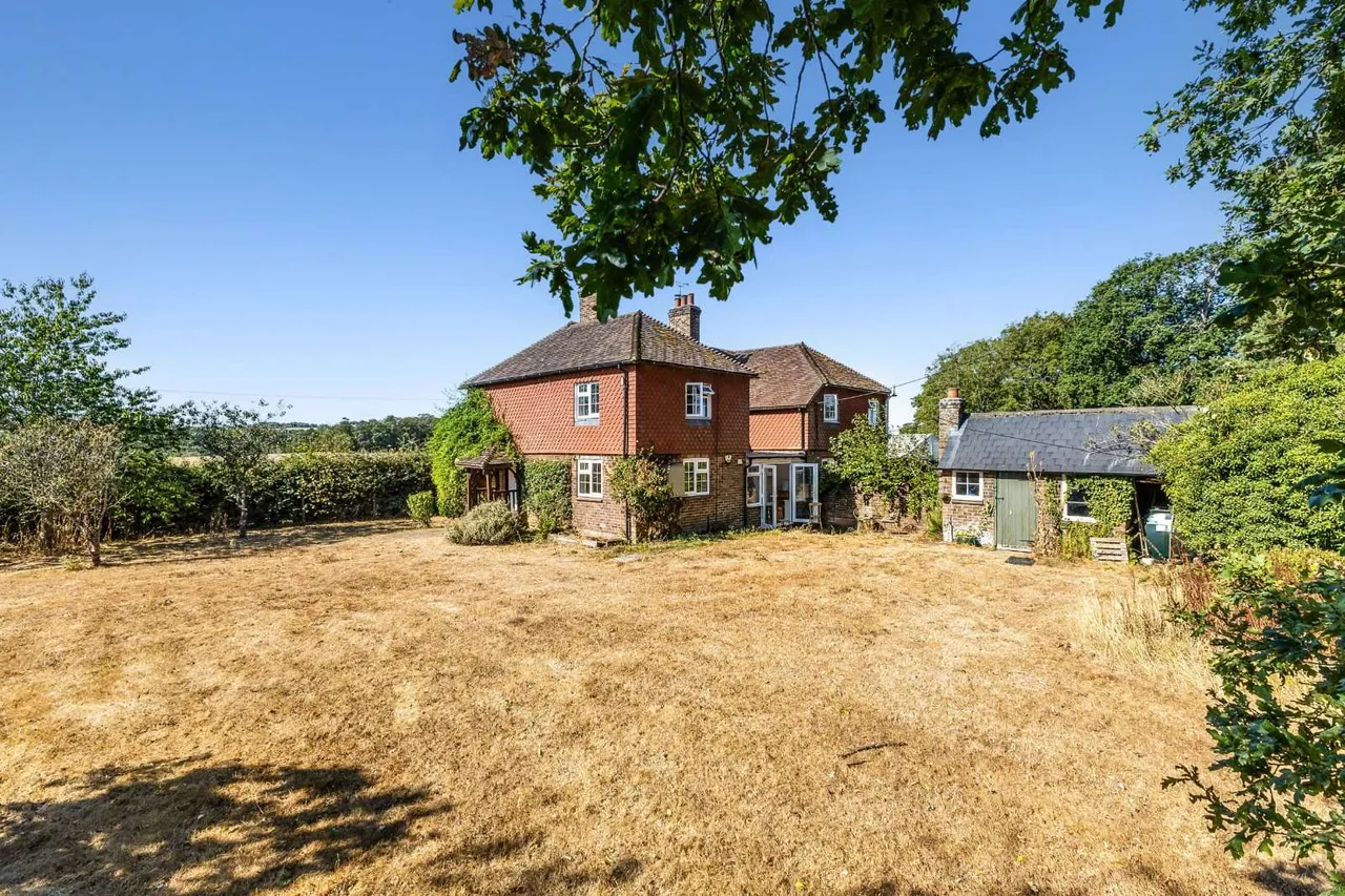 3 bed house to rent — Sidnye Farm Cottages, Cherry Lane, Cuckfield, Haywards Heath, RH17 5JW