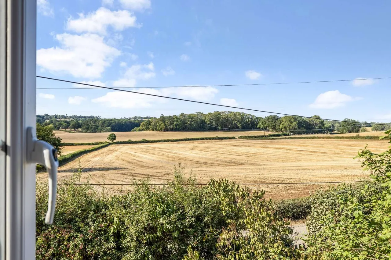 Sidnye Farm Cottages, Cherry Lane, Cuckfield, Haywards Heath, RH17 5JW, photo 11
