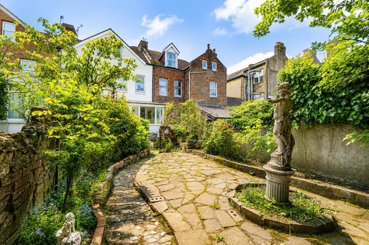 Wilton Road, Bexhill-On-Sea, photo 2
