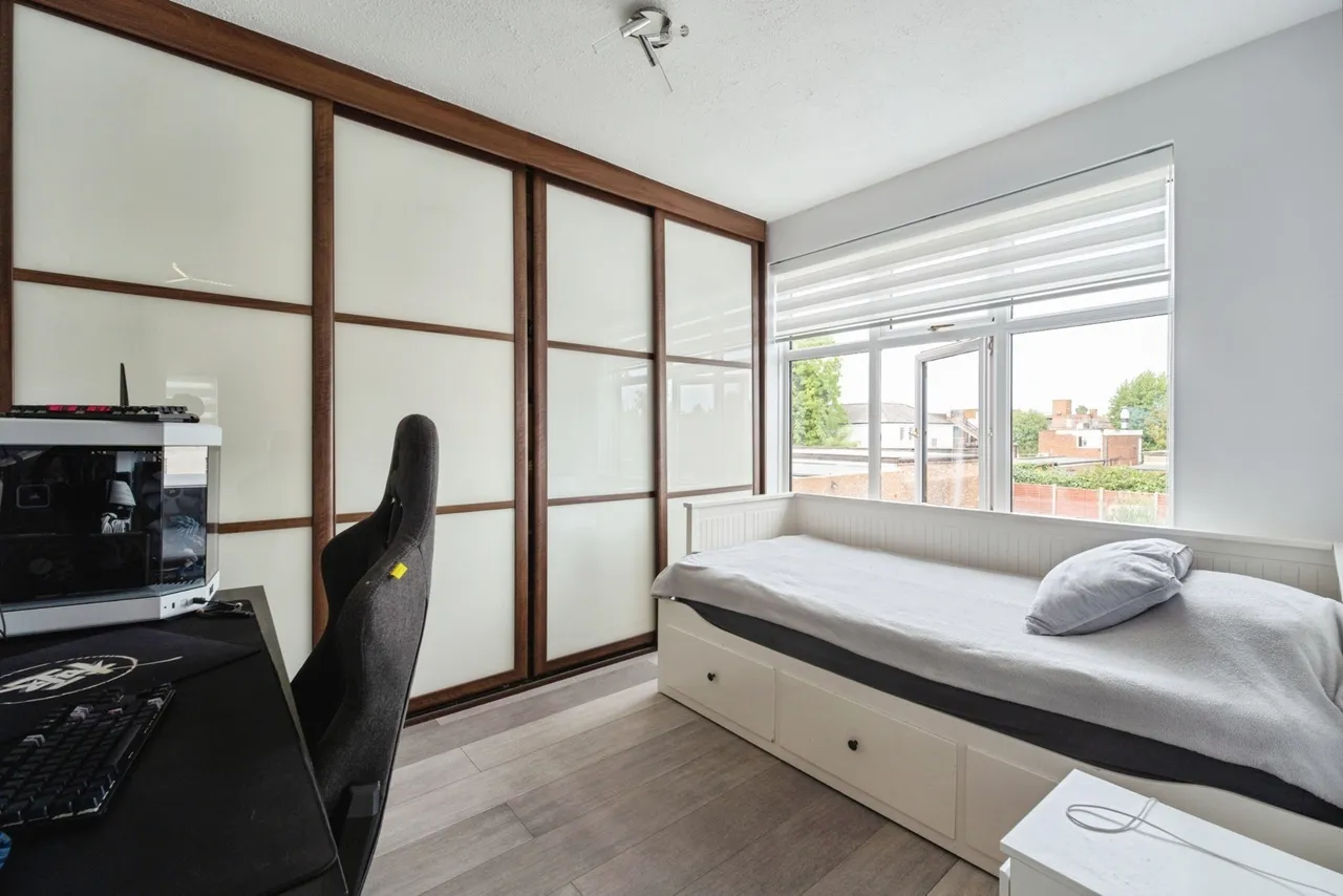 Normanshire Drive, Chingford, E4, photo 13