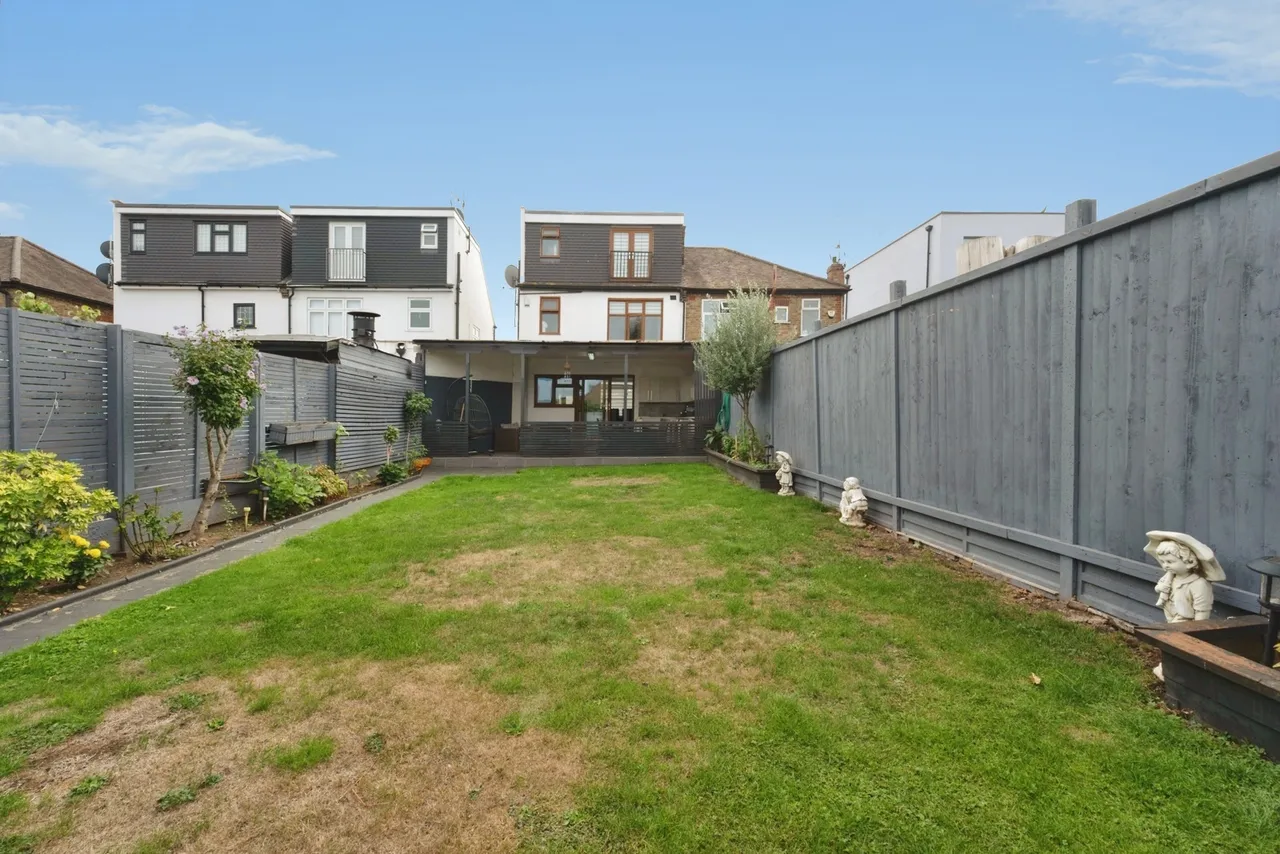 Normanshire Drive, Chingford, E4, photo 7