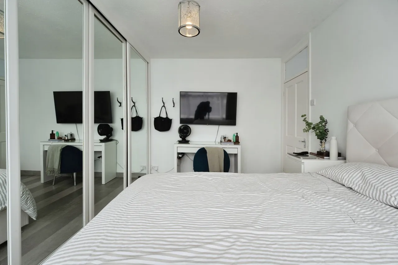 Normanshire Drive, Chingford, E4, photo 9