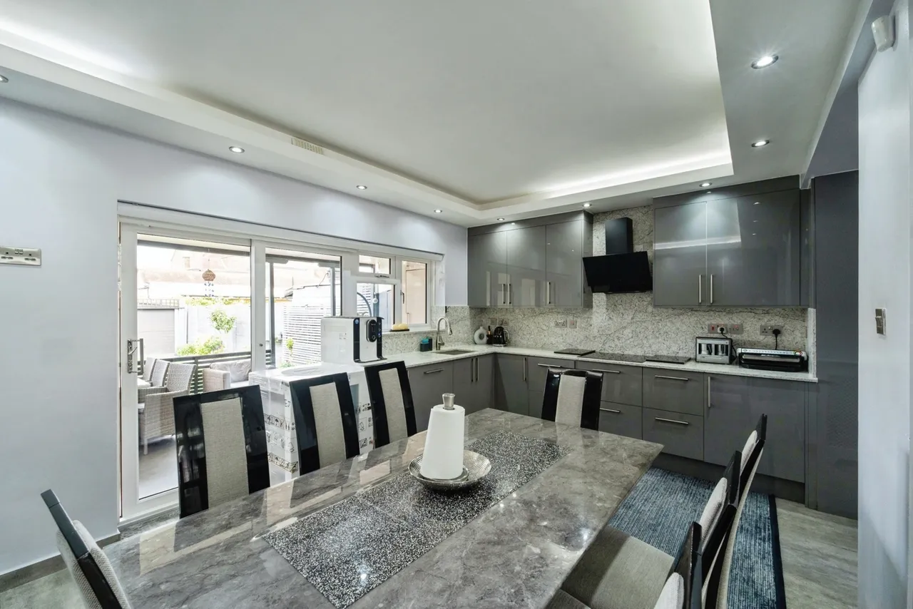 Normanshire Drive, Chingford, E4, photo 3
