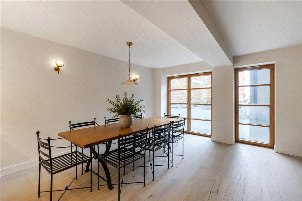 2 bed flat for sale — Boyd Street, London, E1 1