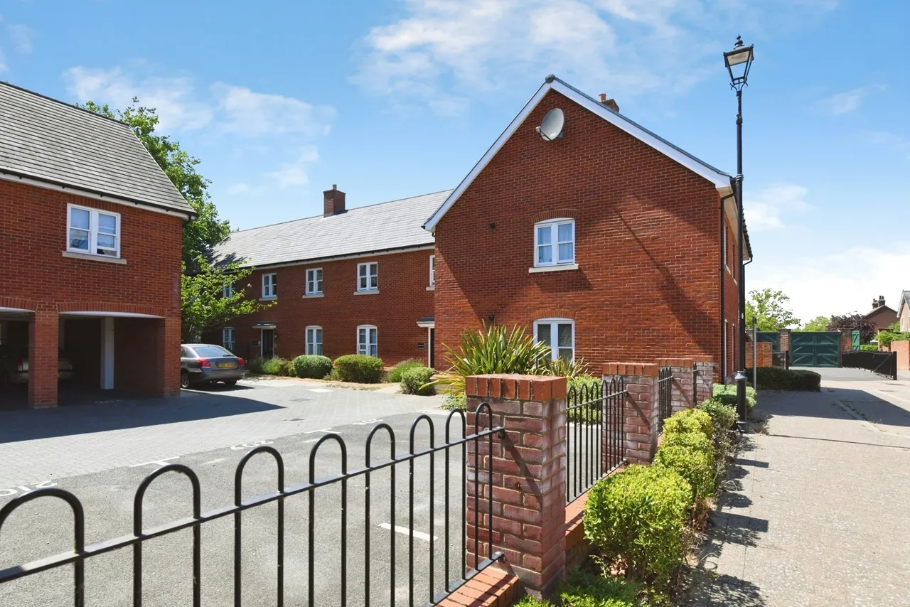 1 bed flat for sale — Starley House, Dragoon Road, Colchester, Essex, CO2