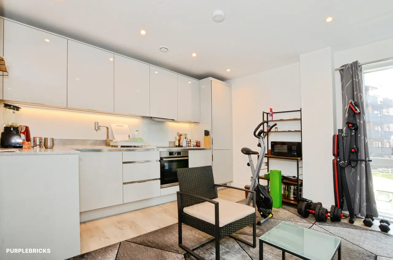 Aerial Square, London, NW9, photo 9