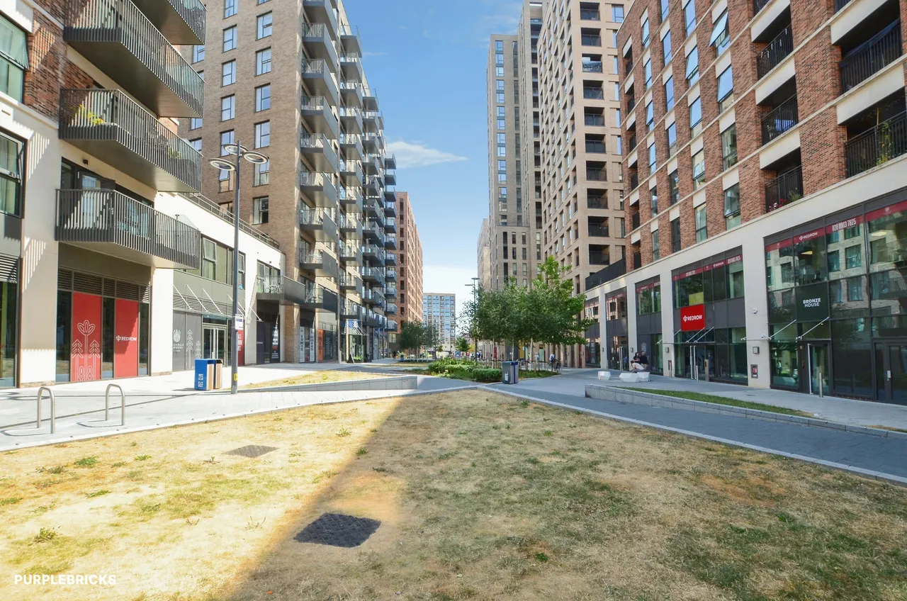 Aerial Square, London, NW9, photo 17