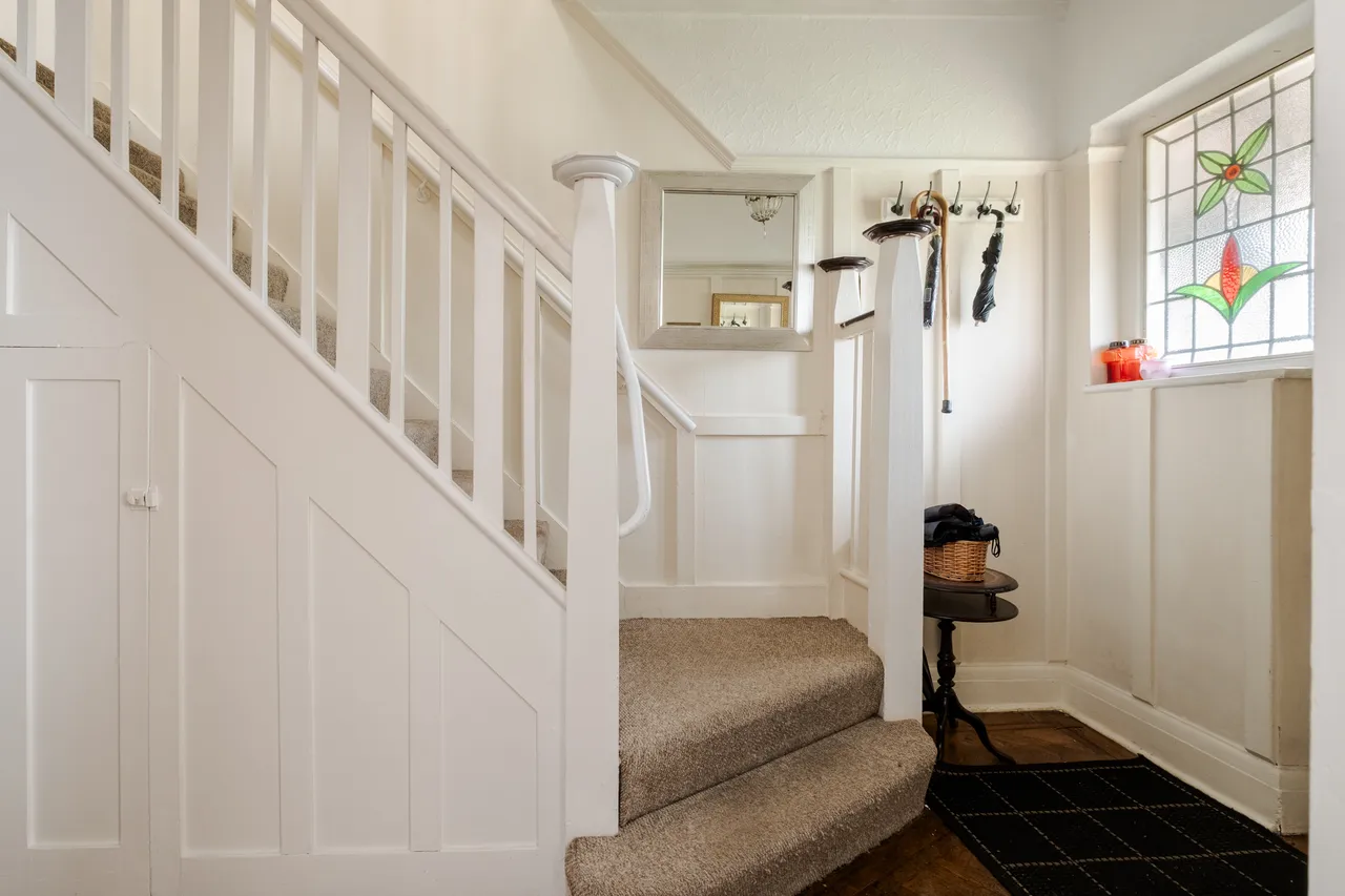 Alexandra Park Road, London, N10, photo 6