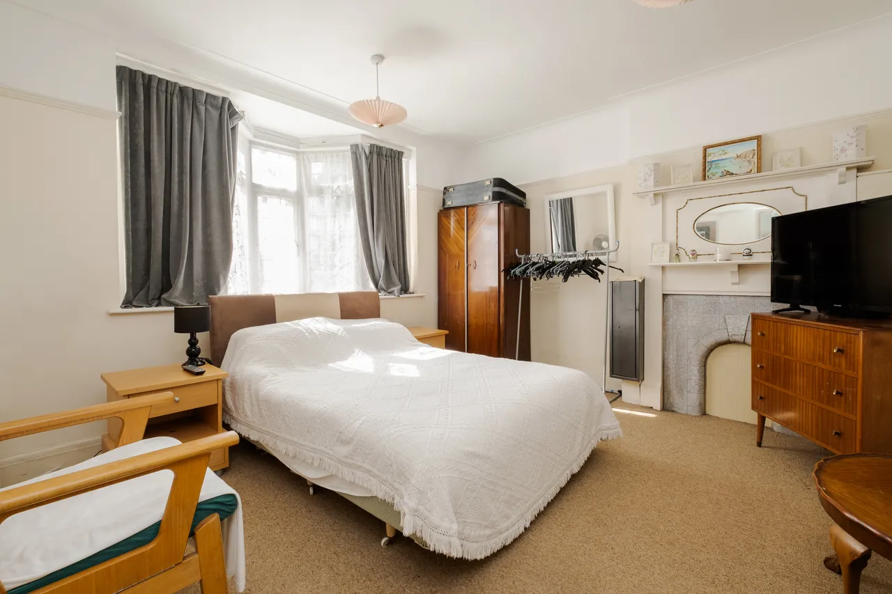 Alexandra Park Road, London, N10, photo 8