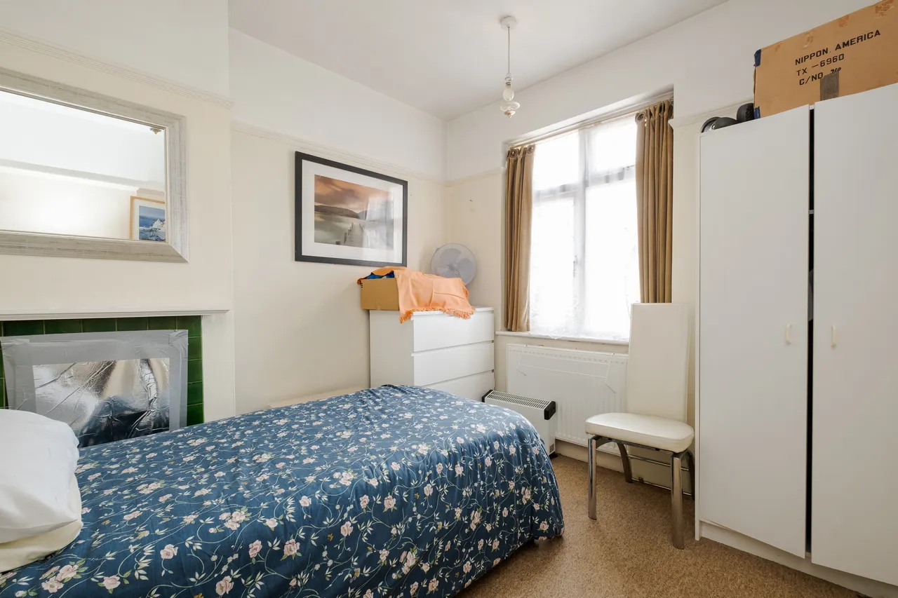 Alexandra Park Road, London, N10, photo 12
