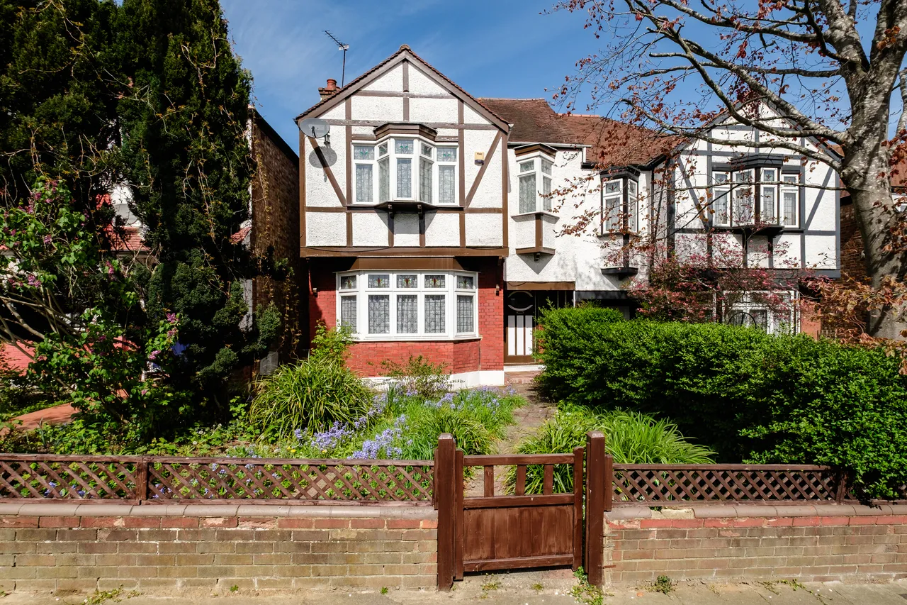 4 bed house for sale — Alexandra Park Road, London, N10