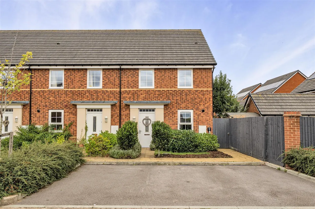 2 bed house for sale — Renoldson Drive, Bursledon, Southampton