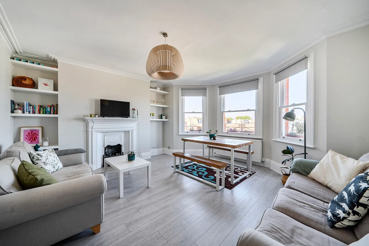 3 bed flat for sale — 15 Drive Mansions, Fulham Road, London
