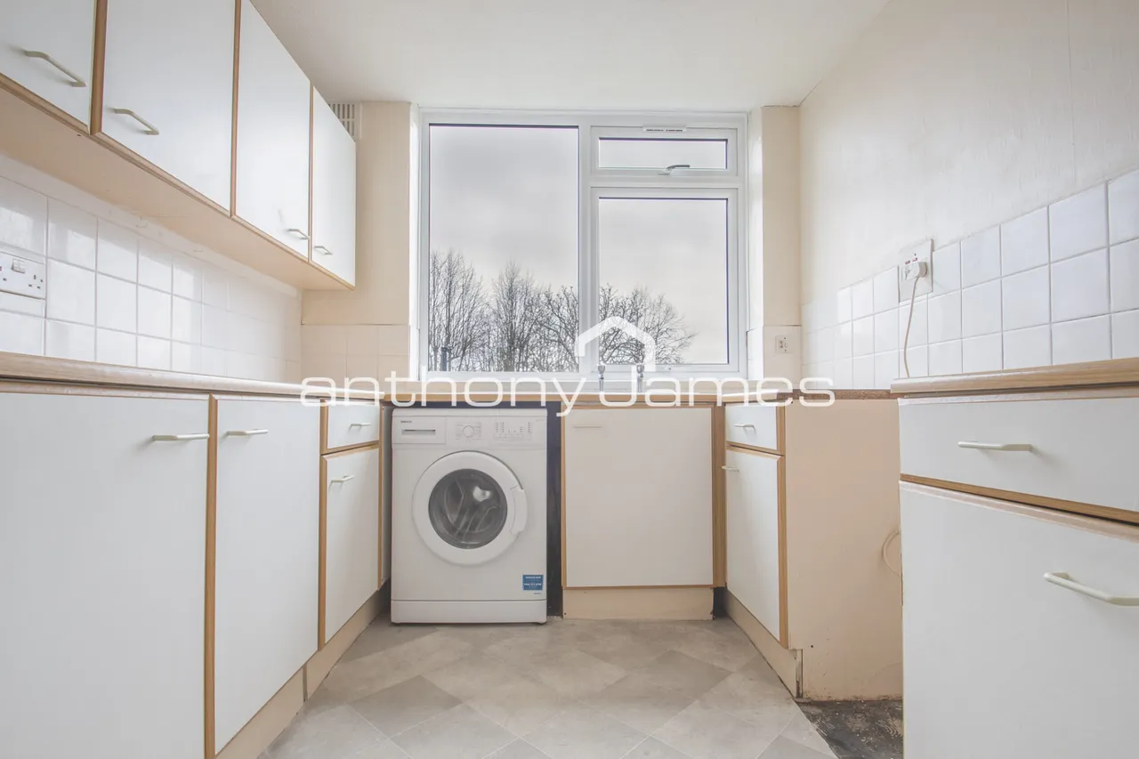 Pickwick Court, Mottingham, London, SE9, photo 3