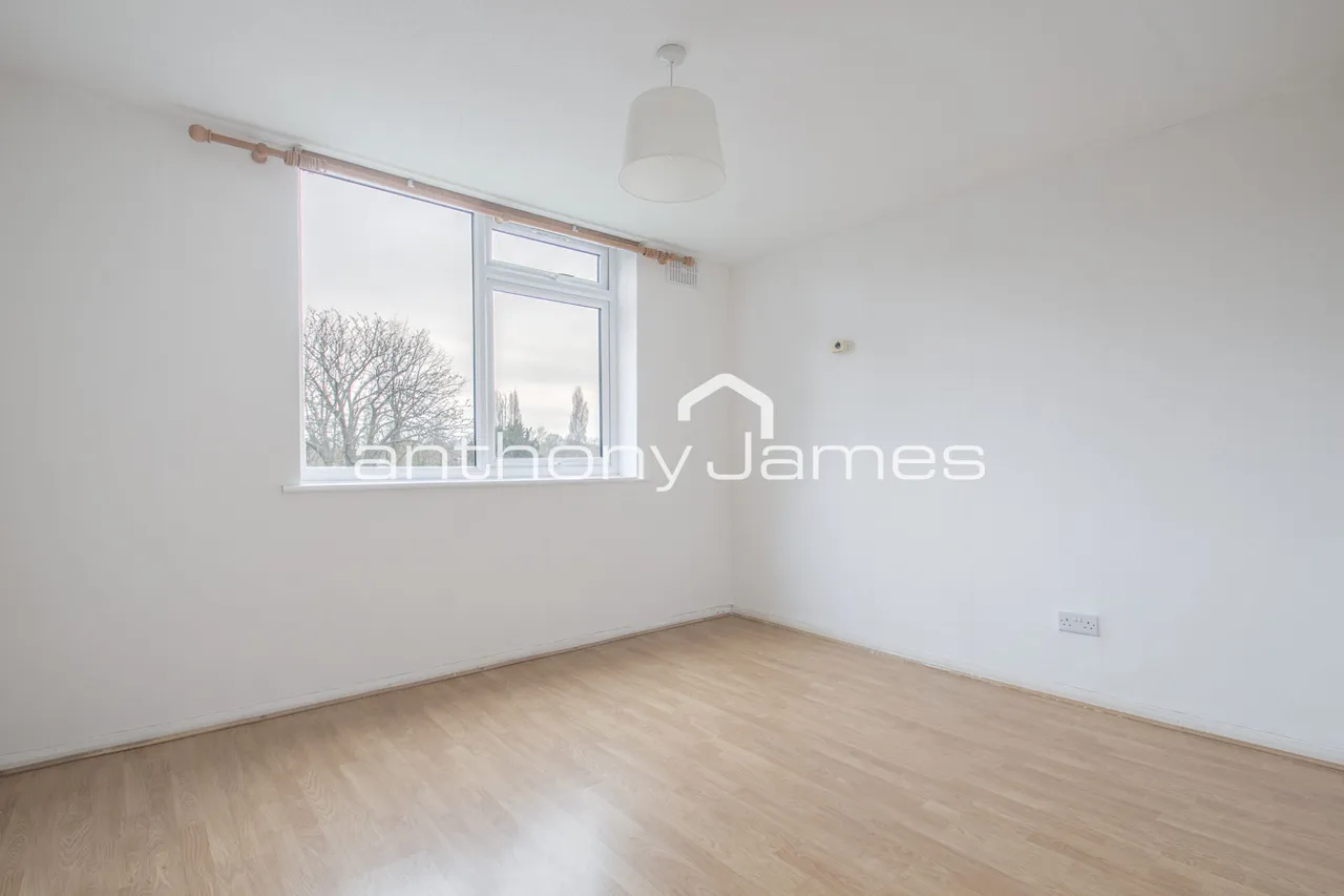 Pickwick Court, Mottingham, London, SE9, photo 4
