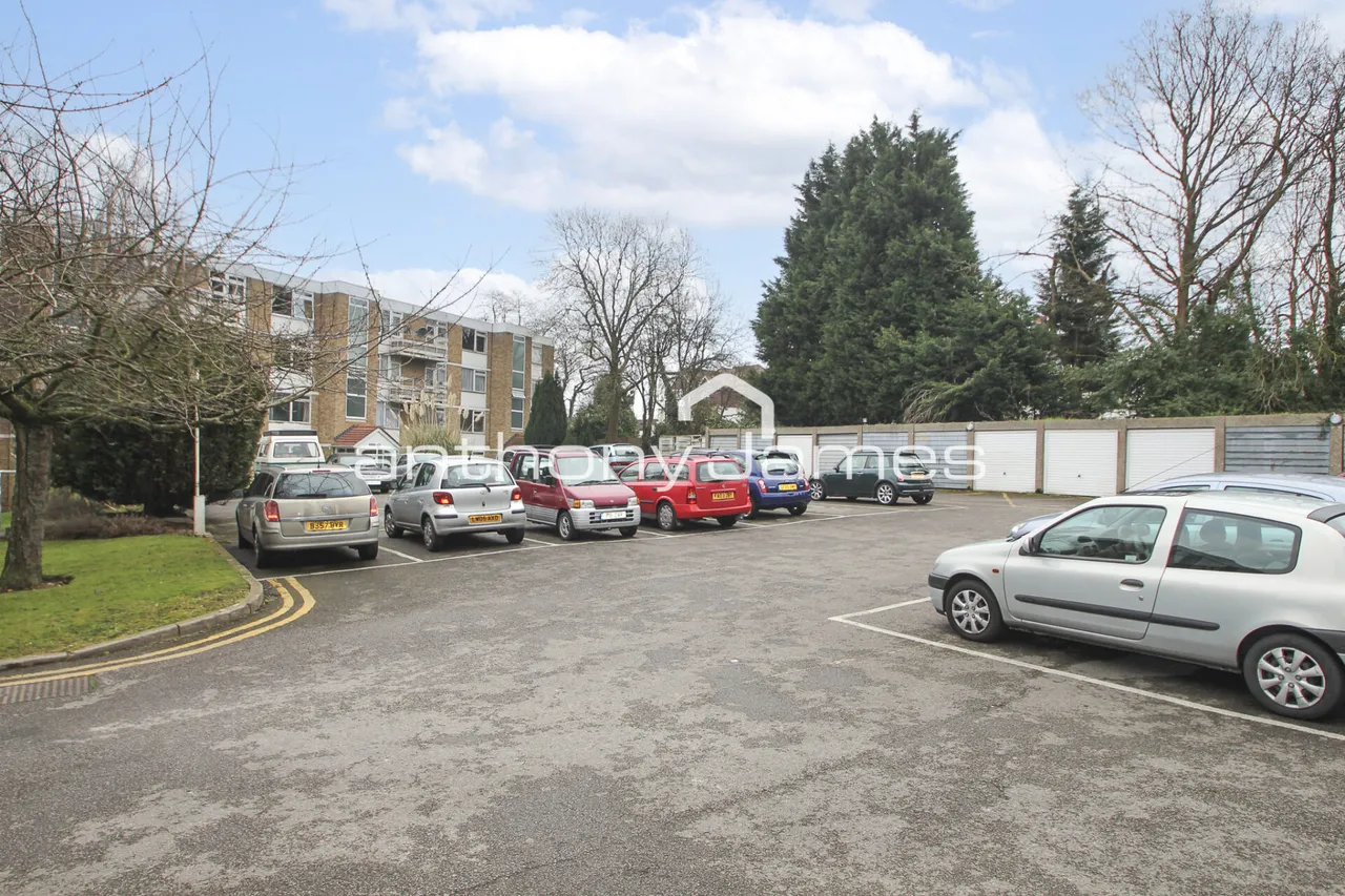 Pickwick Court, Mottingham, London, SE9, photo 6