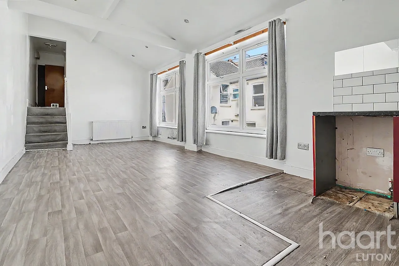 Clarendon Road, Luton, LU2, photo 3
