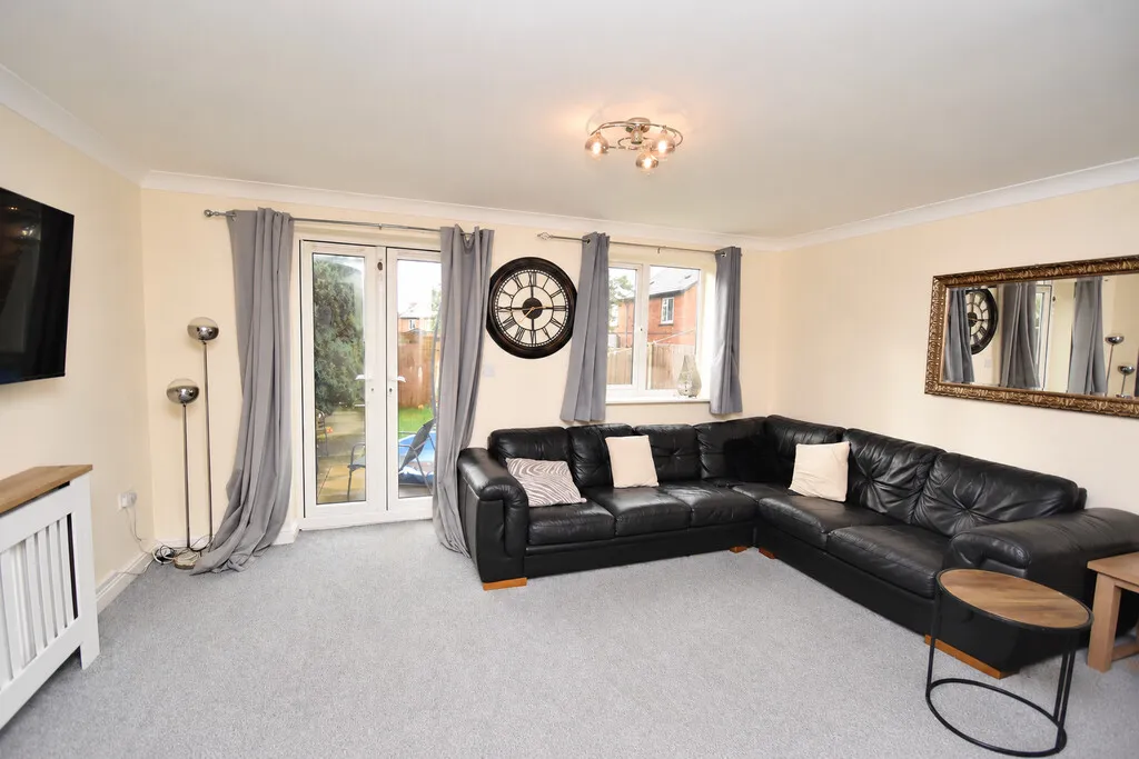 Prince William Close, Whitchurch, photo 3