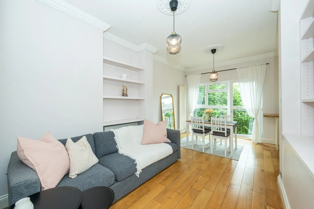 2 bed flat for sale — Frithville Gardens Shepherds Bush, W12