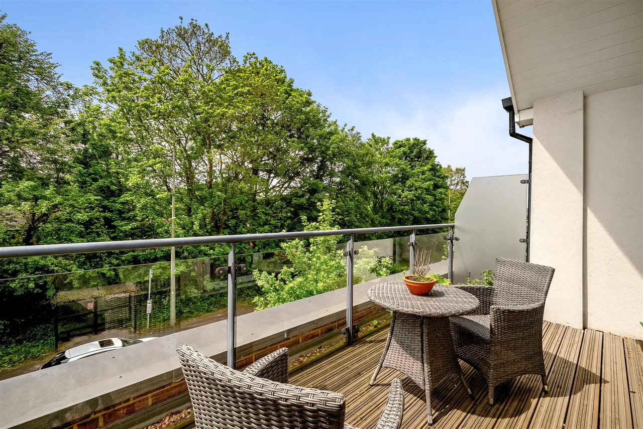 1 bed flat for sale, Reading Road, Henley-On-Thames, RG9