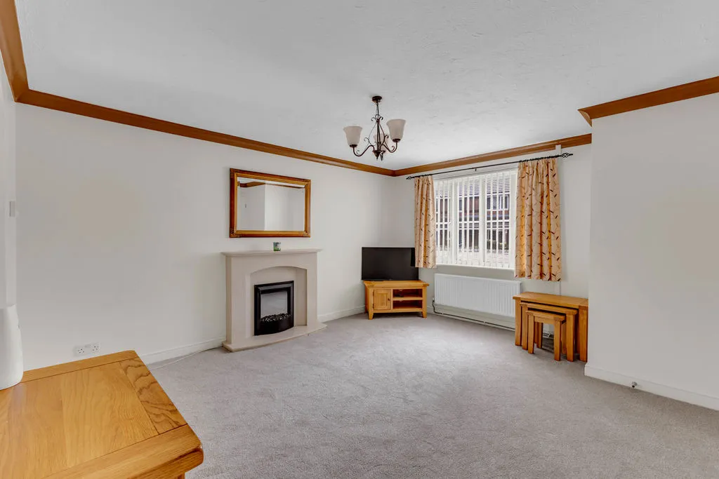 Crompton Avenue, Rochdale OL16 4PB, photo 2