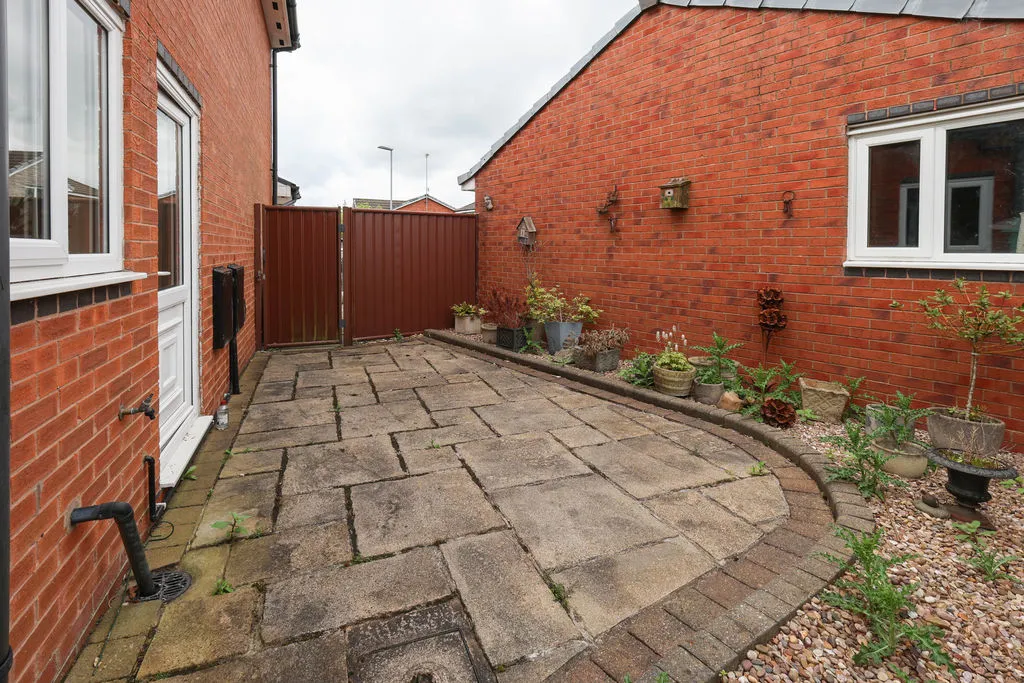 Crompton Avenue, Rochdale OL16 4PB, photo 19