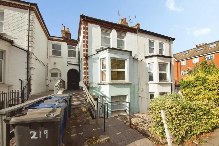 Ballards Lane, London, N3, photo 10