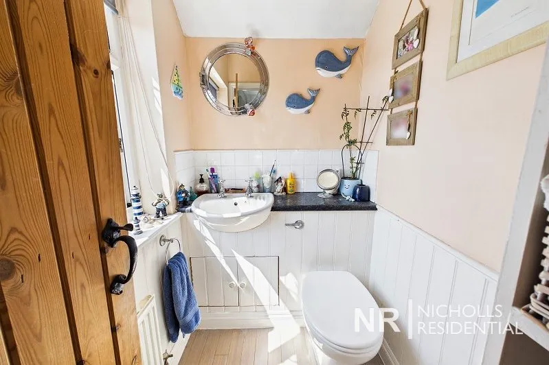 Elm Road, Chessington, KT9, photo 10