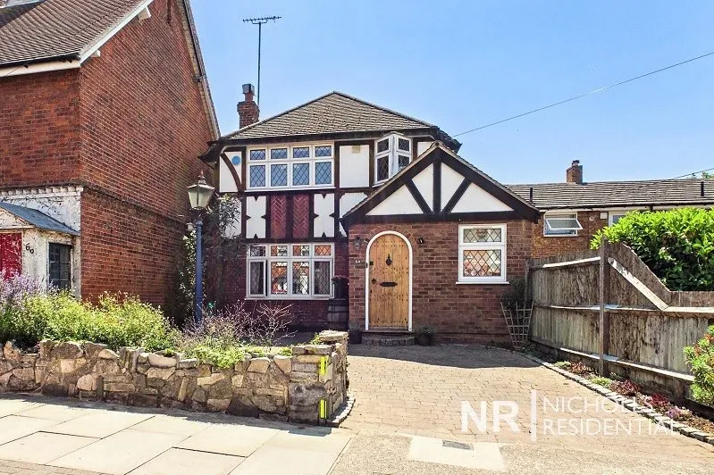 3 bed house for sale, Elm Road, Chessington, KT9