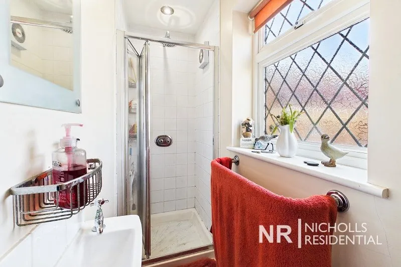 Elm Road, Chessington, KT9, photo 8