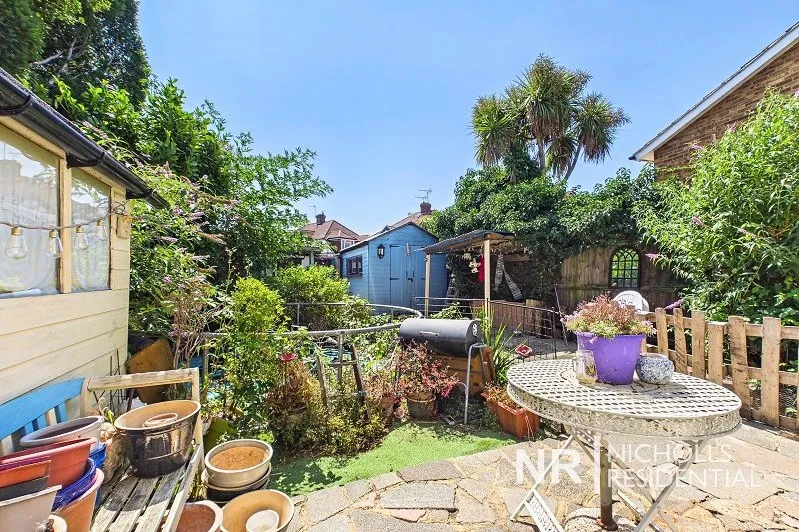 Elm Road, Chessington, KT9, photo 15