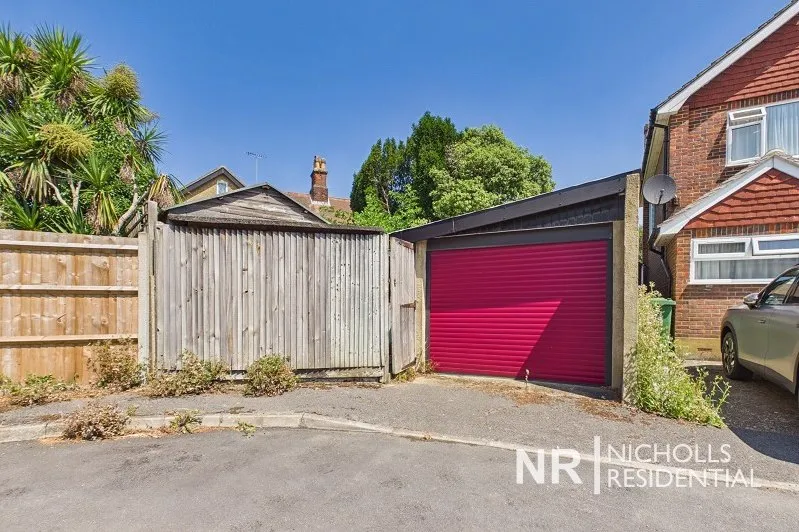 Elm Road, Chessington, KT9, photo 16