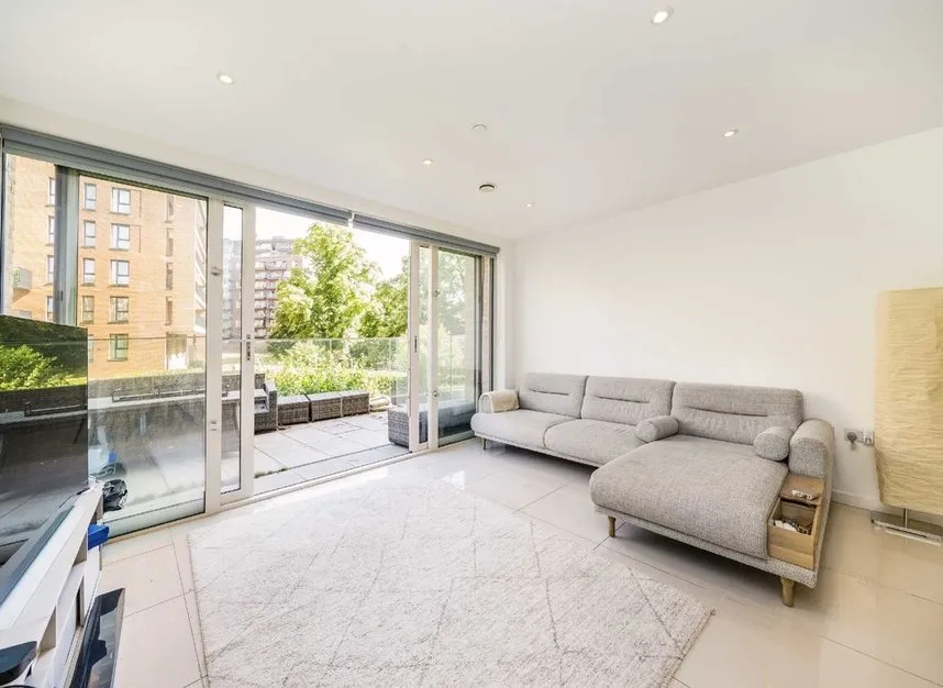 Moorhen Drive, West Hendon, NW9, photo 3