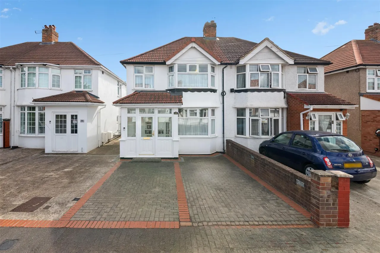 3 bed house for sale, Clairvale Road, Hounslow