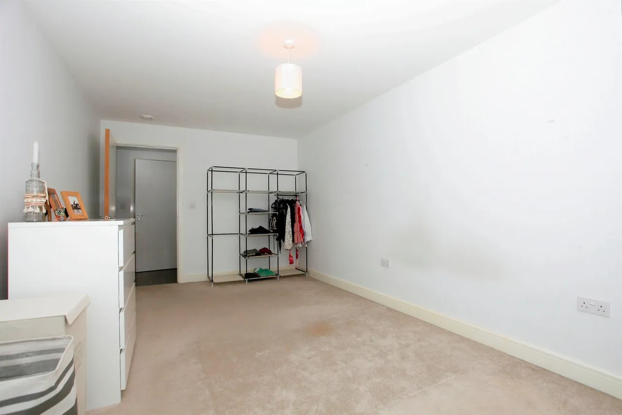 Hawksbill Way, Peterborough, photo 11