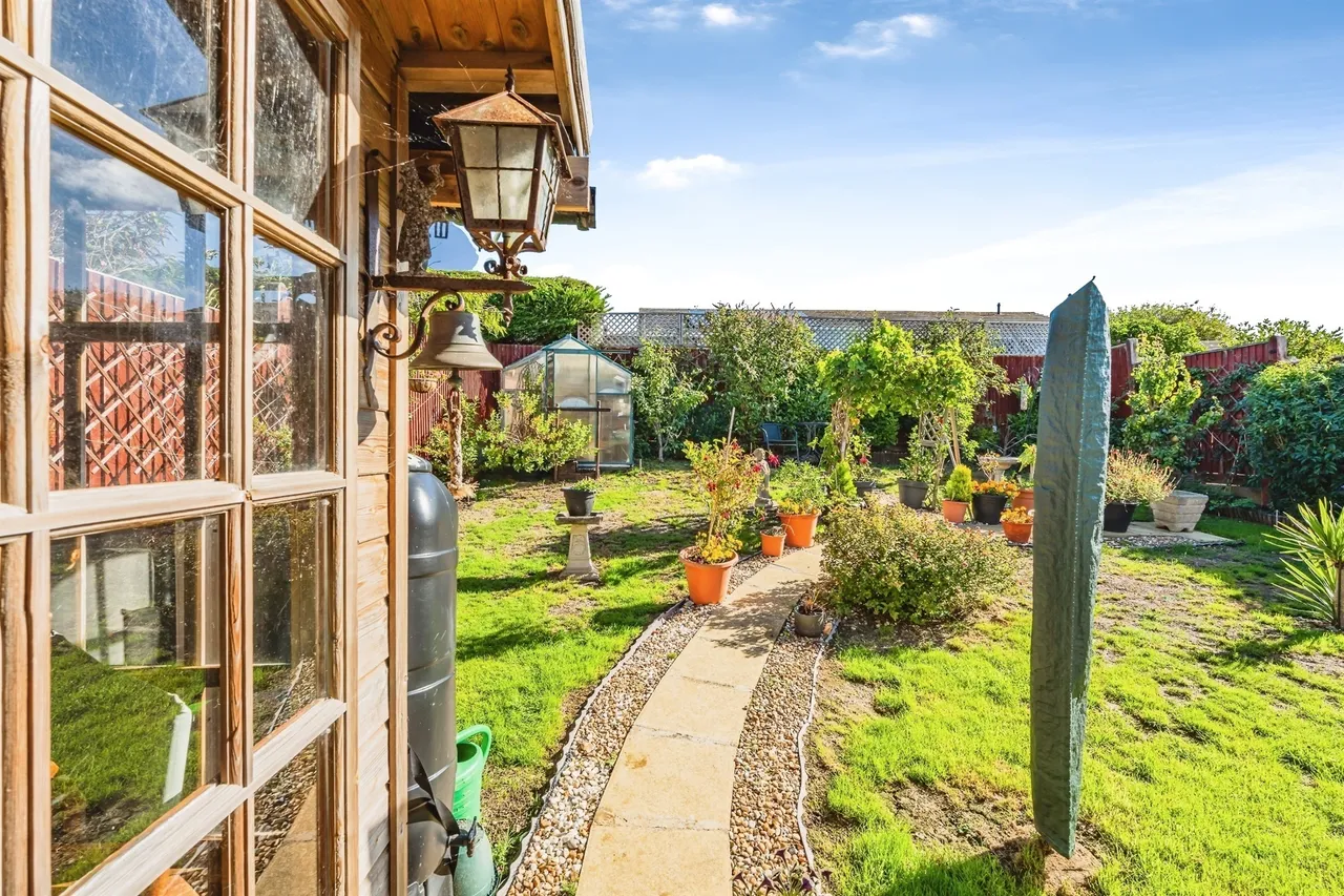 Nuthatch Road, Eastbourne, BN23, photo 16