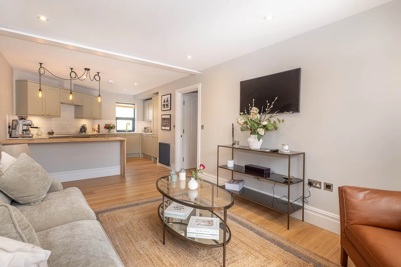 Claremont Road, Teddington, TW11, photo 2